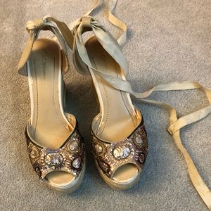 BCBGeneration Embellished Wedge size 9